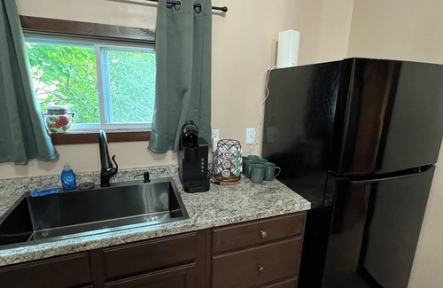 White Mills Cabina | Cozy 3-bedroom cabin with free BOAT SLIP