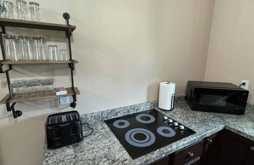 White Mills Cabina | Cozy 3-bedroom cabin with free BOAT SLIP