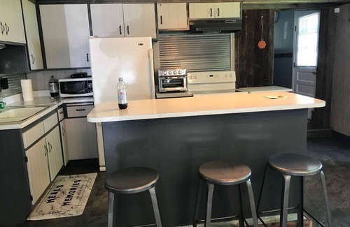 Crandon Casa | Cozy 3-bedroom Cottage on Metonga Lake with private dock