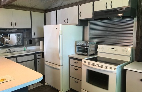 Crandon Casa | Cozy 3-bedroom Cottage on Metonga Lake with private dock
