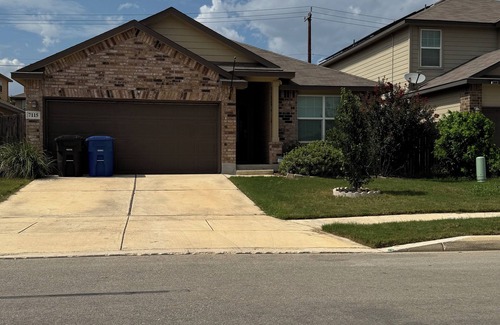 Southside Casa | Cozy 3-bedroom family house in San Antonio next to Lackland AFB