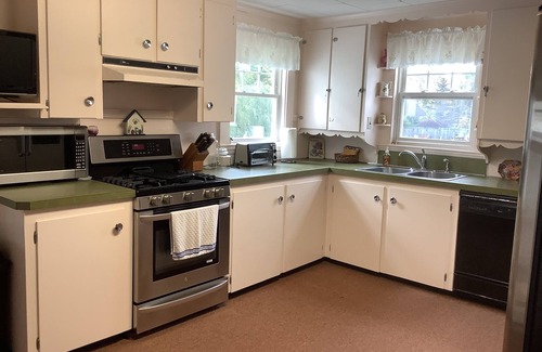 Westbrook Casa | Cozy 3 Bedroom Farmhouse Master bedroom w/private Bath
