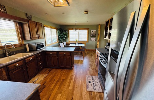 Norwood Otro | Cozy 3-Bedroom Farmhouse with Wi-Fi and Scenic Views in Norwood, CO