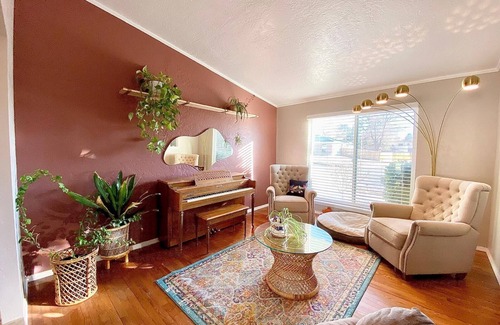 Northeast Heights Casa | Cozy 3-Bedroom Getaway with Yard, Driveway and Garage