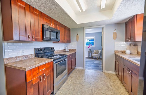 Spring Hill Casa | Cozy 3 Bedroom Home. Pet Friendly!