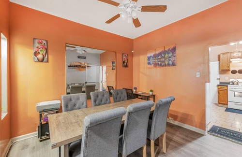 North Philadelphia Casa | Cozy 3-Bedroom Haven: Your Perfect Retreat Steps Away from La Salle University!