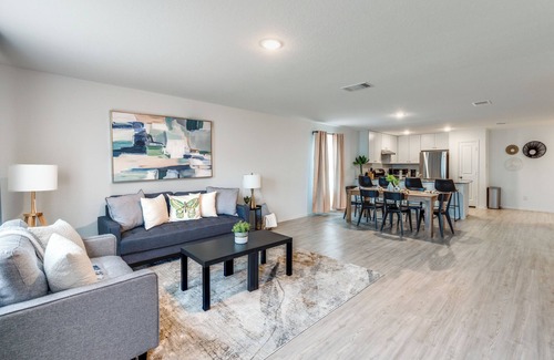 New Braunfels Cabina | Cozy 3-Bedroom Home - Perfect for Extended Stays!