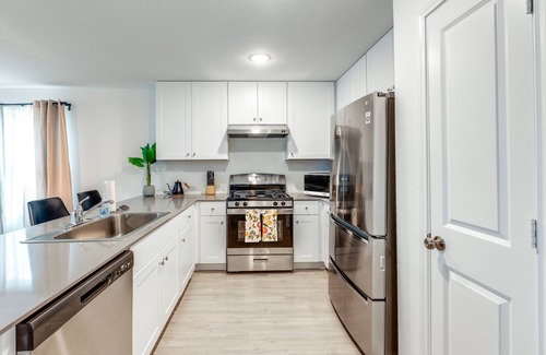 New Braunfels Cabina | Cozy 3-Bedroom Home - Perfect for Extended Stays!