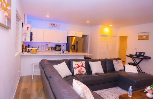 Aurora Casa | Cozy 3-Bedroom Home, 3 Min to Aurora’s Gaylord, 10 Min to Denver Airport!