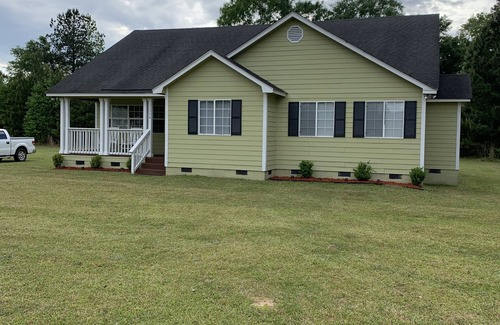 Pineland Casa | Cozy 3 Bedroom Home, Close to 3 Major Cities