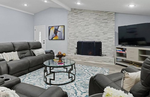 Longwood Casa | Cozy 3 Bedroom Home, Great location!!!!!