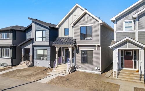 Southeast Calgary Casa | Cozy 3 Bedroom Home in Rangeview