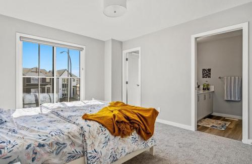 Southeast Calgary Casa | Cozy 3 Bedroom Home in Rangeview