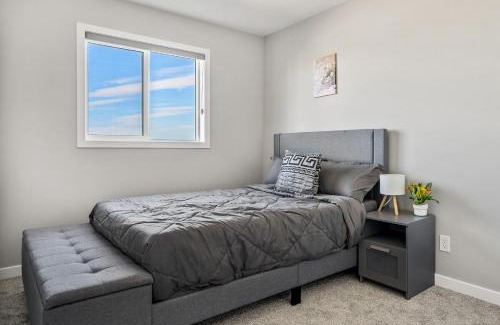 Southeast Calgary Casa | Cozy 3 Bedroom Home in Rangeview