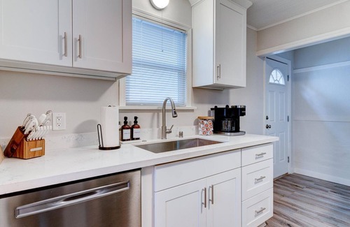Madison Park Casa | Cozy 3 Bedroom Home in the Heart of Madison Park!