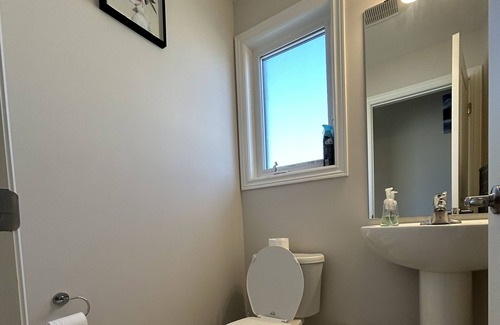 Welland Casa | Cozy 3 Bedroom Home -Near Falls!