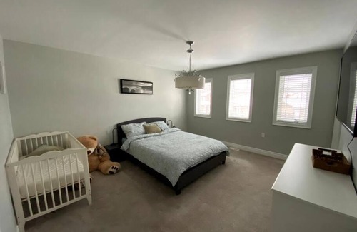 Barrie Casa | Cozy 3 bedroom home perfect for small gatherings