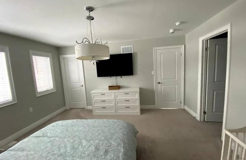Barrie Casa | Cozy 3 bedroom home perfect for small gatherings