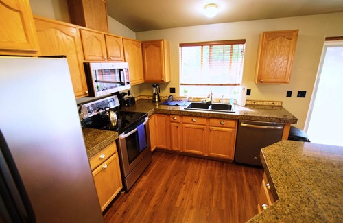 Mountain View Casa | Cozy 3-bedroom home w/fireplace and outdoor patio