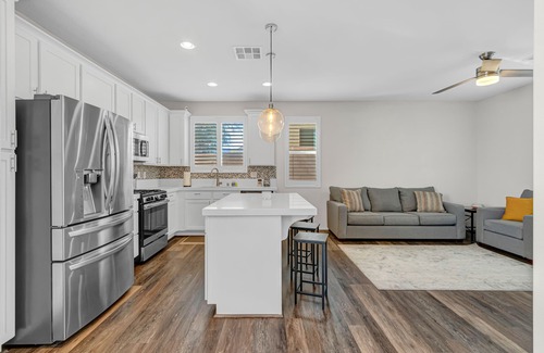 Spring Valley Casa | Cozy 3 bedroom home, with 2 car garage