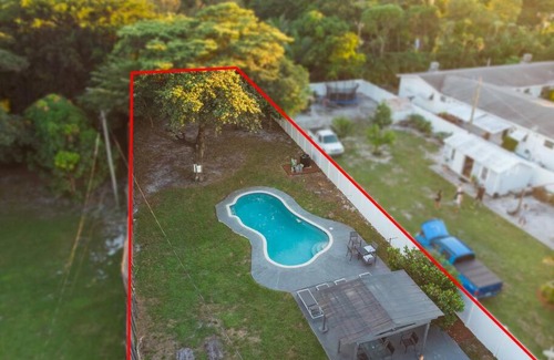 North Central Hollywood Casa | Cozy 3 bedroom home with pool and huge backyard