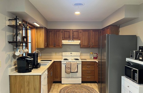 Malta Casa | Cozy 3-bedroom house with a pool. Close to SPAC, Track and Downtown