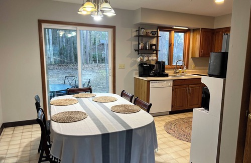 Malta Casa | Cozy 3-bedroom house with a pool. Close to SPAC, Track and Downtown