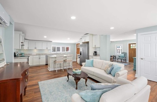 Milton Casa | Cozy 3-bedroom house in Historic Milton - Walk to Milton Theatre and Restaurants