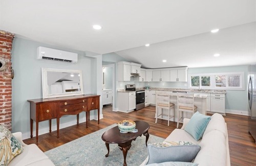 Milton Casa | Cozy 3-bedroom house in Historic Milton - Walk to Milton Theatre and Restaurants