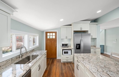Milton Casa | Cozy 3-bedroom house in Historic Milton - Walk to Milton Theatre and Restaurants