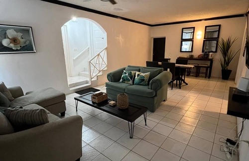 Port Antonio Casa | Cozy 3-bedroom house with AC and WiFi in Fairy Hill
