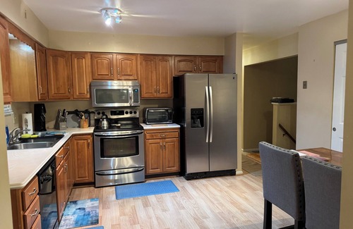 Edgewood Casa | Cozy 3-Bedroom House with WiFi, streaming TVs in Peaceful Edgewood