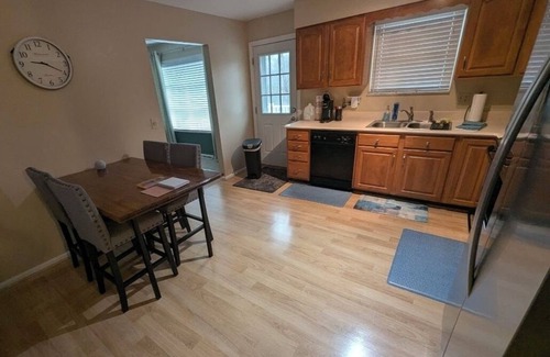 Edgewood Casa | Cozy 3-Bedroom House with WiFi, streaming TVs in Peaceful Edgewood