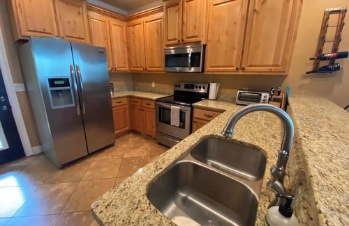 Lake Oconee Casa | Cozy 3-bedroom Lake house with fiber Wifi, Boathouse & Dock on Lake Sinclair