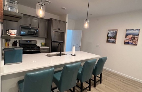 Lincoln Chalet De Esquí | Cozy 3-bedroom new construction condo in Lincoln minutes from Loon Mountain.