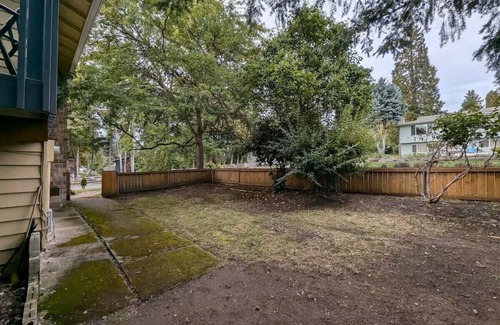 North Creek Casa | Cozy 3-bedroom Pet Friendly house in delightful Bothell with AC, WiFi