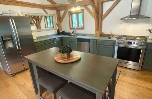Fairfax Casa | Cozy 3-bedroom post and beam house in charming Fairfax