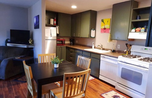 La Grande Condominio | Cozy 3 bedroom private apartment near downtown