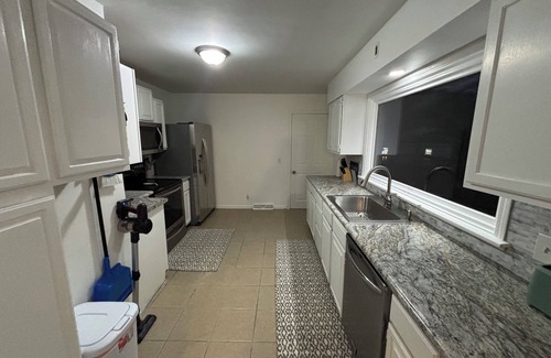 Kalamazoo Casa | Cozy 3-Bedroom Ranch Home - Your Perfect Getaway!