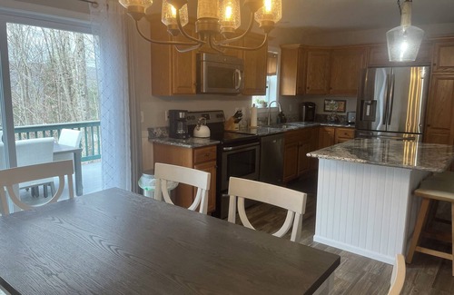 Alton Casa | Cozy 3-Bedroom Retreat in Alton- 1/2 mile from Lake Winnipesaukee w/ WiFi & A/C