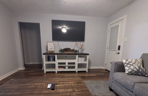 North Waco Casa | Cozy 3 bedroom Rustic **MINUTES FROM MAGNOLIA!!**