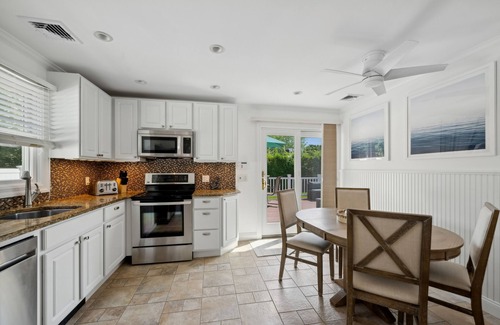 Southampton Casa | Cozy 3 Bedroom Southampton Village Oasis