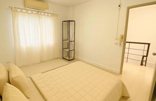 Ratsada Casa | Cozy 3 Bedroom Townhouse Phuket Town - Sleeps 7