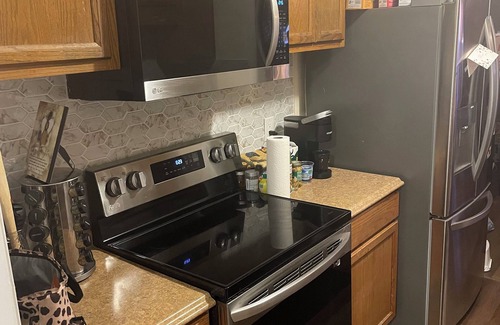 Chesapeake Casa | Cozy 3-bedroom townhome in amazing Chesapeake with AC, WiFi.