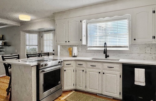 North Charleston Casa | Cozy 3-bedroom home away from home - pet-friendly, king bed, game room