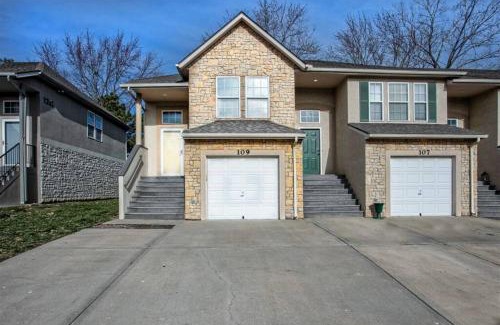 Olathe Casa | Cozy 3 Bedrooms and 2 baths in Olathe sleeps 8.