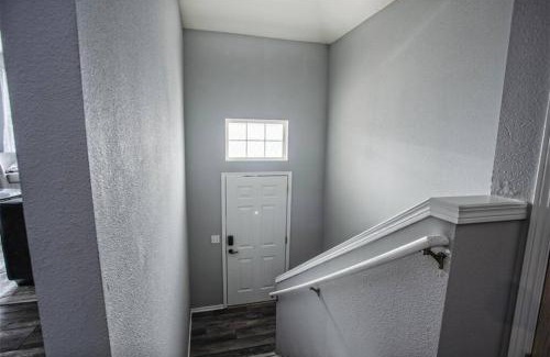 Olathe Casa | Cozy 3 Bedrooms and 2 baths in Olathe sleeps 8.