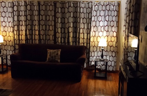 Downtown Toledo Casa | Cozy 3 bedrooms home.