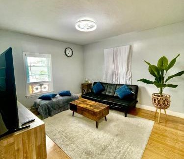 Quincy Apartamento | Cozy 3-Beds in 2-Bedrooms Apartment Near Quincy Adams