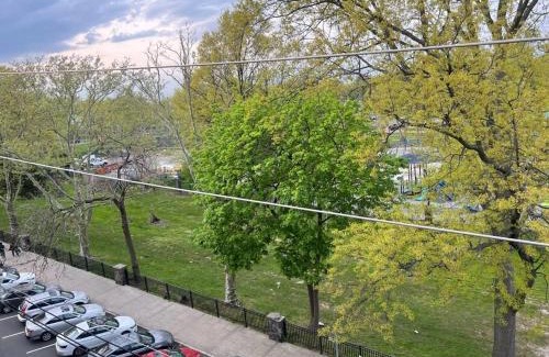 North Bergen Apartamento | Cozy 3 BR suite, 15 min to NYC &Times Sq